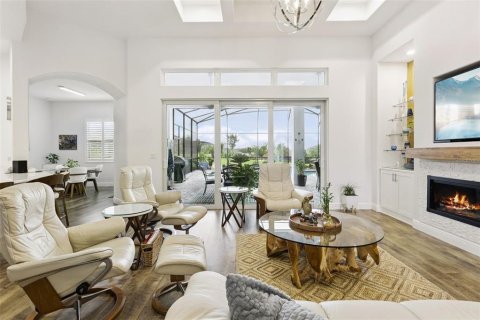 House in Lady Lake, Florida 4 bedrooms, 232.26 sq.m. № 2220150 - photo 8