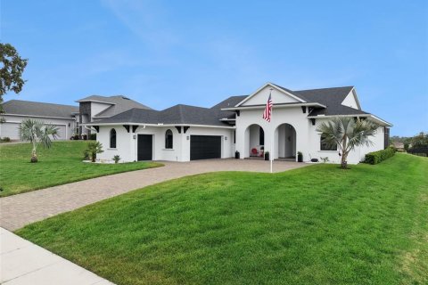 House in Lady Lake, Florida 4 bedrooms, 232.26 sq.m. № 2220150