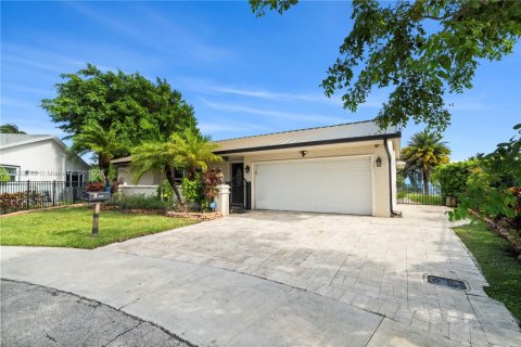 Villa ou maison à louer à Oakland Park, Floride: 3 chambres, 160.07 m2 № 1946424 - photo 2