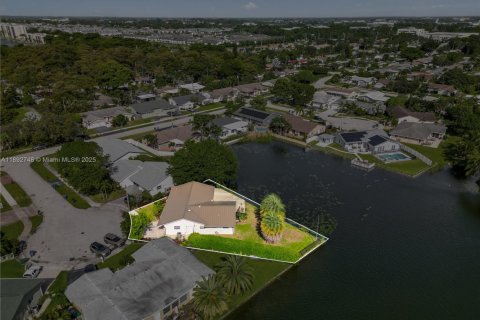 Villa ou maison à louer à Oakland Park, Floride: 3 chambres, 160.07 m2 № 1946424 - photo 1