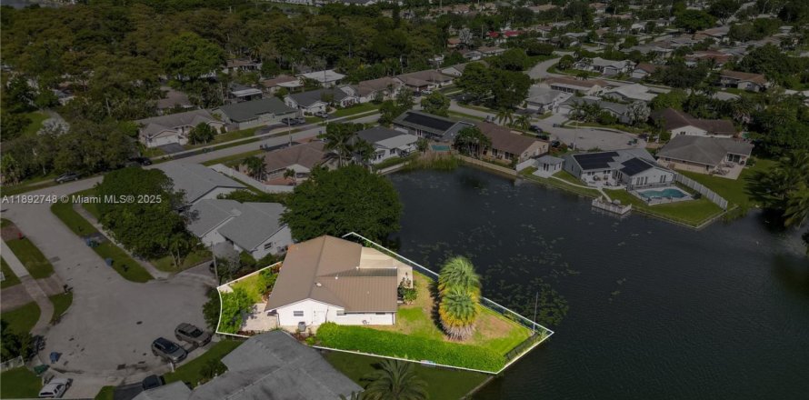 Villa ou maison à Oakland Park, Floride 3 chambres, 160.07 m2 № 1946424