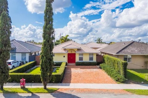 Villa ou maison à louer à Miami, Floride: 3 chambres, 151.9 m2 № 2010906 - photo 3