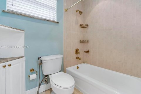 Villa ou maison à louer à Miami, Floride: 3 chambres, 151.9 m2 № 2010906 - photo 27