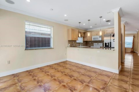 Villa ou maison à louer à Miami, Floride: 3 chambres, 151.9 m2 № 2010906 - photo 16