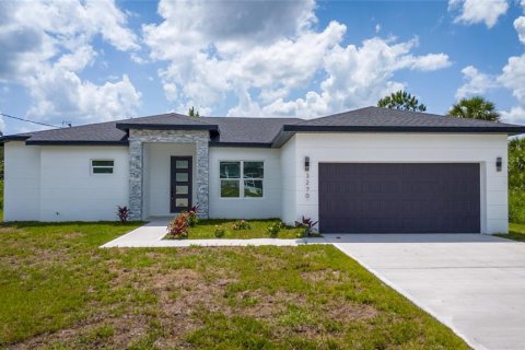 House in Palm Bay, Florida 4 bedrooms, 172.43 sq.m. № 1795340 - photo 2