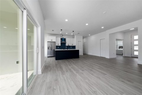 House in Palm Bay, Florida 4 bedrooms, 172.43 sq.m. № 1795340 - photo 24