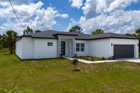 House in Palm Bay, Florida 4 bedrooms, 172.43 sq.m. № 1795340 - photo 3