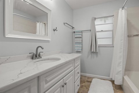 House in Sebring, Florida 3 bedrooms, 177.54 sq.m. № 1918861 - photo 9