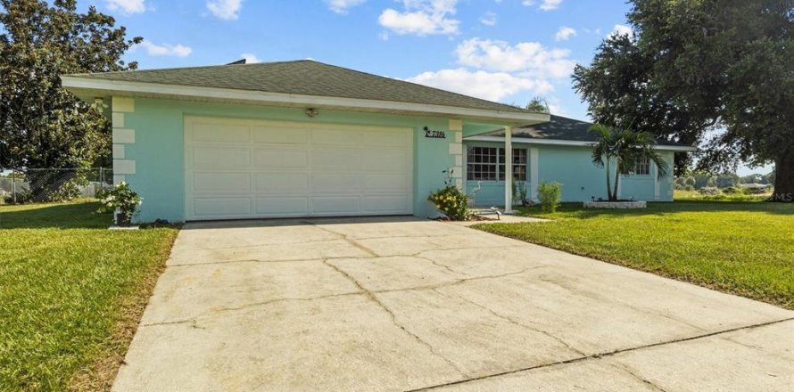 House in Sebring, Florida 3 bedrooms, 177.54 sq.m. № 1918861