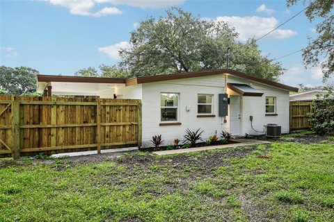 Villa ou maison à vendre à Sarasota, Floride: 2 chambres, 63.36 m2 № 2409899 - photo 23