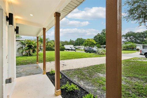 Villa ou maison à vendre à Sarasota, Floride: 2 chambres, 63.36 m2 № 2409899 - photo 5