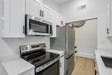 Villa ou maison à vendre à Sarasota, Floride: 2 chambres, 63.36 m2 № 2409899 - photo 14