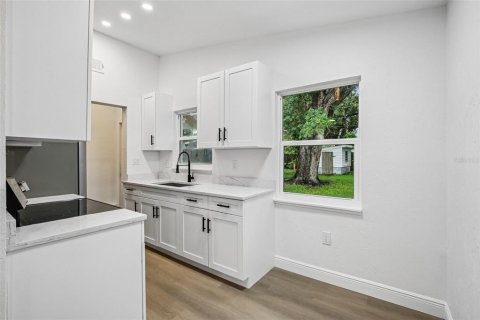 Villa ou maison à vendre à Sarasota, Floride: 2 chambres, 63.36 m2 № 2409899 - photo 11