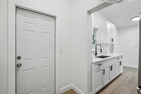 Villa ou maison à vendre à Sarasota, Floride: 2 chambres, 63.36 m2 № 2409899 - photo 17