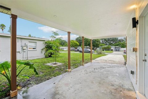 Villa ou maison à vendre à Sarasota, Floride: 2 chambres, 63.36 m2 № 2409899 - photo 6