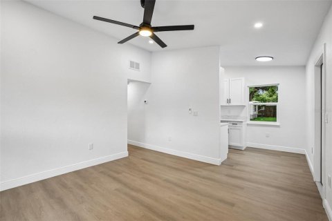 Villa ou maison à vendre à Sarasota, Floride: 2 chambres, 63.36 m2 № 2409899 - photo 7