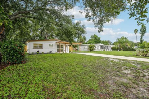 Villa ou maison à vendre à Sarasota, Floride: 2 chambres, 63.36 m2 № 2409899 - photo 4