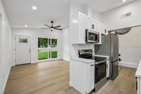 Villa ou maison à vendre à Sarasota, Floride: 2 chambres, 63.36 m2 № 2409899 - photo 12