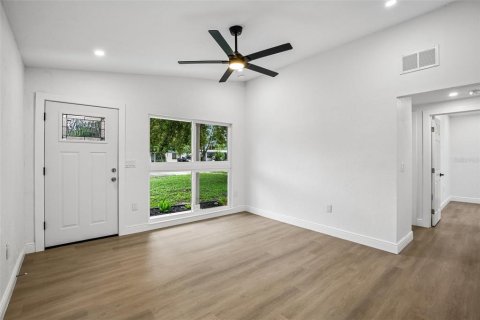 Villa ou maison à vendre à Sarasota, Floride: 2 chambres, 63.36 m2 № 2409899 - photo 10
