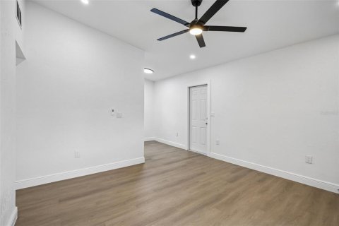 Villa ou maison à vendre à Sarasota, Floride: 2 chambres, 63.36 m2 № 2409899 - photo 8