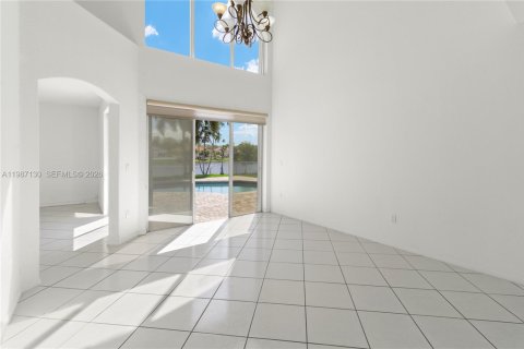 Casa en venta en Pembroke Pines, Florida, 4 dormitorios, 248.79 m2 № 2047752 - foto 5