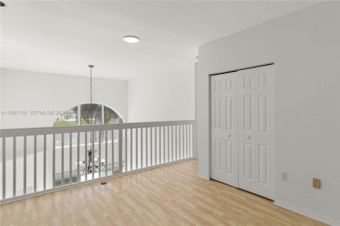 Casa en venta en Pembroke Pines, Florida, 4 dormitorios, 248.79 m2 № 2047752 - foto 28