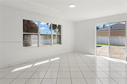 Casa en venta en Pembroke Pines, Florida, 4 dormitorios, 248.79 m2 № 2047752 - foto 16