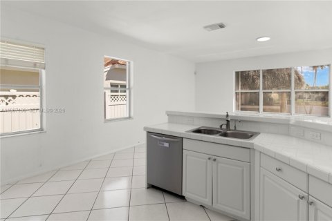 Casa en venta en Pembroke Pines, Florida, 4 dormitorios, 248.79 m2 № 2047752 - foto 14