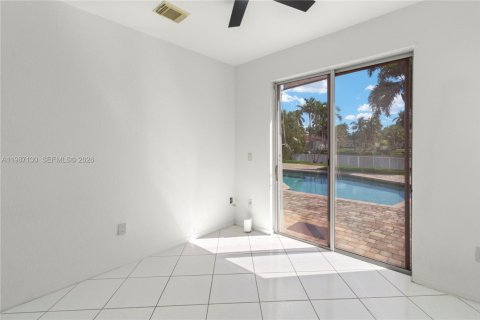 Casa en venta en Pembroke Pines, Florida, 4 dormitorios, 248.79 m2 № 2047752 - foto 11