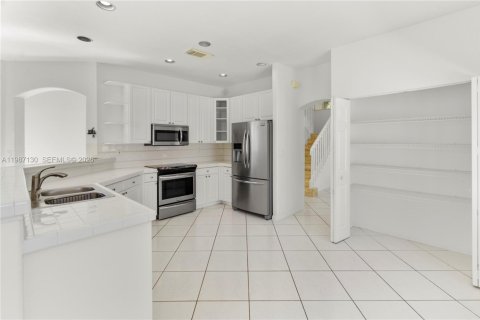 Casa en venta en Pembroke Pines, Florida, 4 dormitorios, 248.79 m2 № 2047752 - foto 15