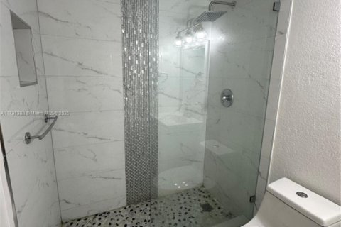 Condo in Lauderhill, Florida, 2 bedrooms  № 1731865 - photo 7