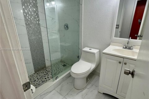 Condo in Lauderhill, Florida, 2 bedrooms  № 1731865 - photo 8