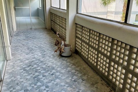 Condo in Lauderhill, Florida, 2 bedrooms  № 1731865 - photo 11