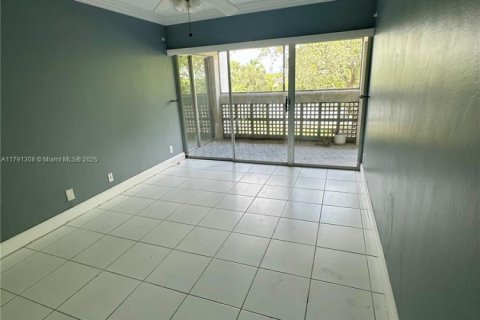 Condo in Lauderhill, Florida, 2 bedrooms  № 1731865 - photo 4
