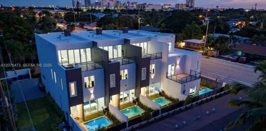 Touwnhouse à Fort Lauderdale, Floride 4 chambres, 223.43 m2 № 2322039