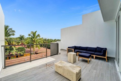 Touwnhouse à louer à Fort Lauderdale, Floride: 4 chambres, 223.43 m2 № 2322039 - photo 24