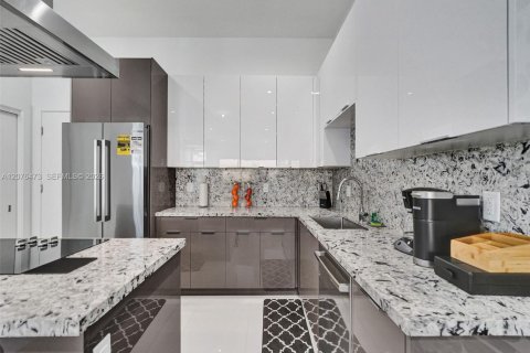 Touwnhouse à louer à Fort Lauderdale, Floride: 4 chambres, 223.43 m2 № 2322039 - photo 17