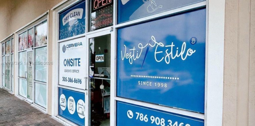 Commercial property in Miami, Florida № 2026239