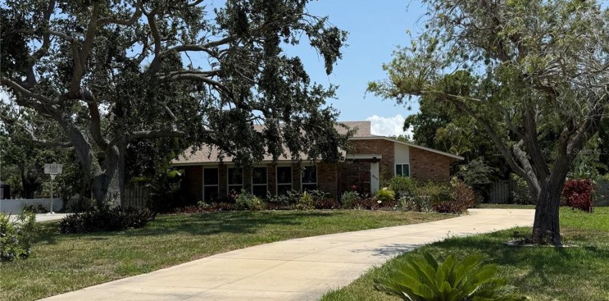 House in Bradenton, Florida 3 bedrooms, 237.27 sq.m. № 1682964