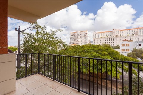 Condo in Coral Gables, Florida, 2 bedrooms  № 1384377 - photo 5