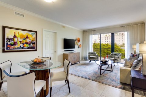 Condo in Coral Gables, Florida, 2 bedrooms  № 1384377 - photo 7