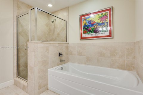 Condo in Coral Gables, Florida, 2 bedrooms  № 1384377 - photo 16