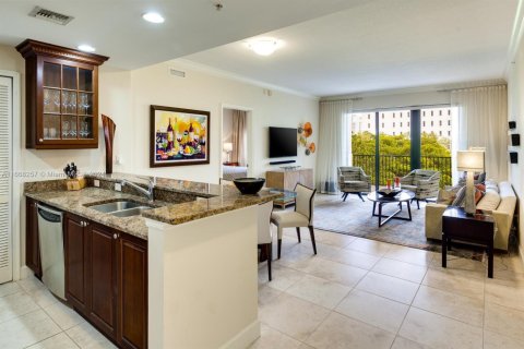 Condo in Coral Gables, Florida, 2 bedrooms  № 1384377 - photo 3