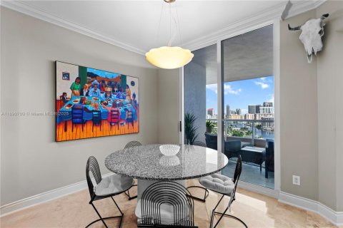 Condo in Aventura, Florida, 3 bedrooms  № 2055180 - photo 12