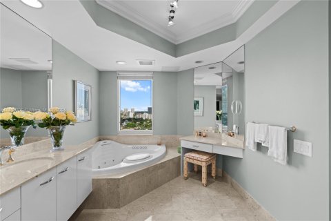 Condo in Aventura, Florida, 3 bedrooms  № 2055180 - photo 28