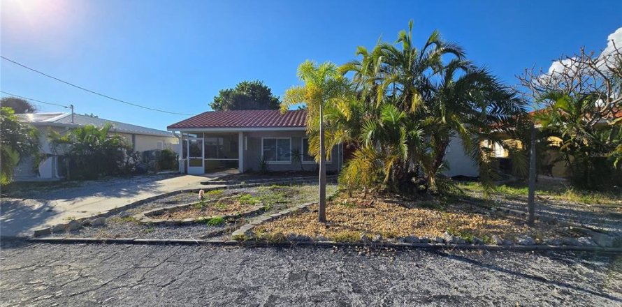 Villa ou maison à Saint Pete Beach, Floride 2 chambres, 119.84 m2 № 2431219