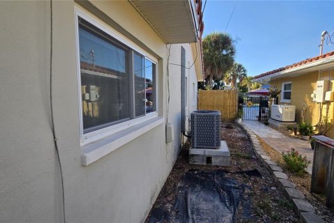 Villa ou maison à vendre à Saint Pete Beach, Floride: 2 chambres, 119.84 m2 № 2431219 - photo 12
