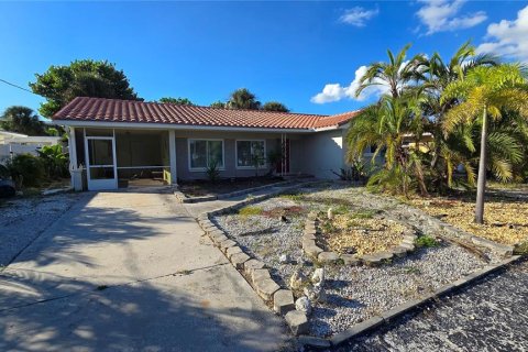 Villa ou maison à vendre à Saint Pete Beach, Floride: 2 chambres, 119.84 m2 № 2431219 - photo 2
