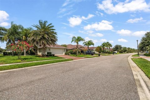 House in Palm Coast, Florida 3 bedrooms, 180.97 sq.m. № 2237894 - photo 13