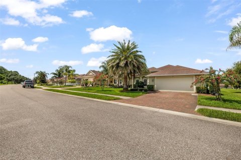 House in Palm Coast, Florida 3 bedrooms, 180.97 sq.m. № 2237894 - photo 11
